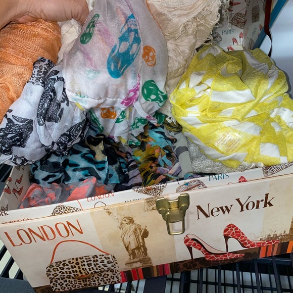 Scarf 🧣 Lot - Picture 2 of 3